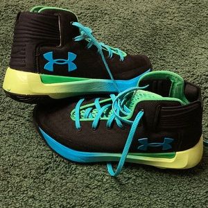 Under armour kids shoes size 7Y